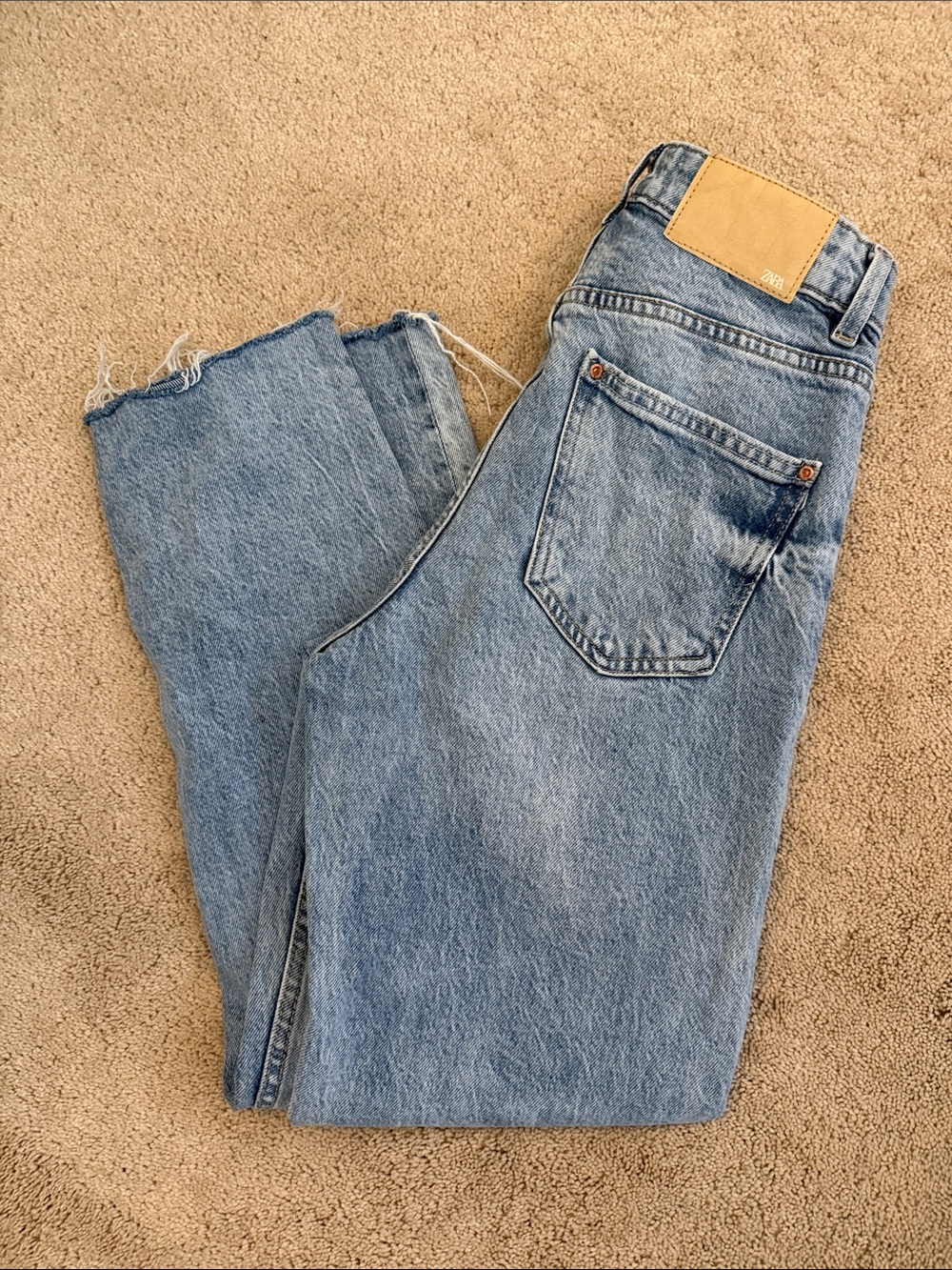 ZARA ✨ high rise RELAXED STRAIGHT + raw hem size 2